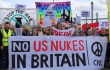 لا للأسلحة النووية الأمريكية في بريطانيا: تجمع نشطاء السلام في لاكنهيث