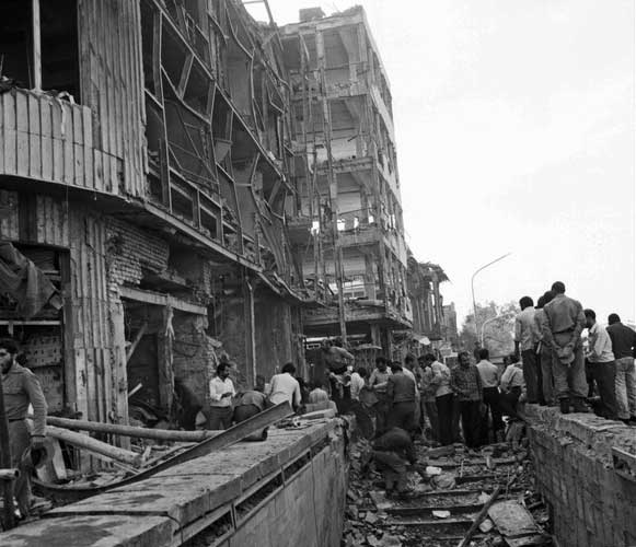 جريمة الصدام و المنافقين طهران 1982 – 714 جريح و قتيل