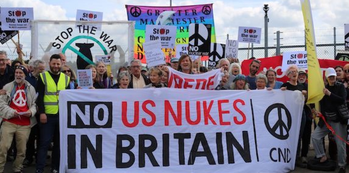 لا للأسلحة النووية الأمريكية في بريطانيا: تجمع نشطاء السلام في لاكنهيث