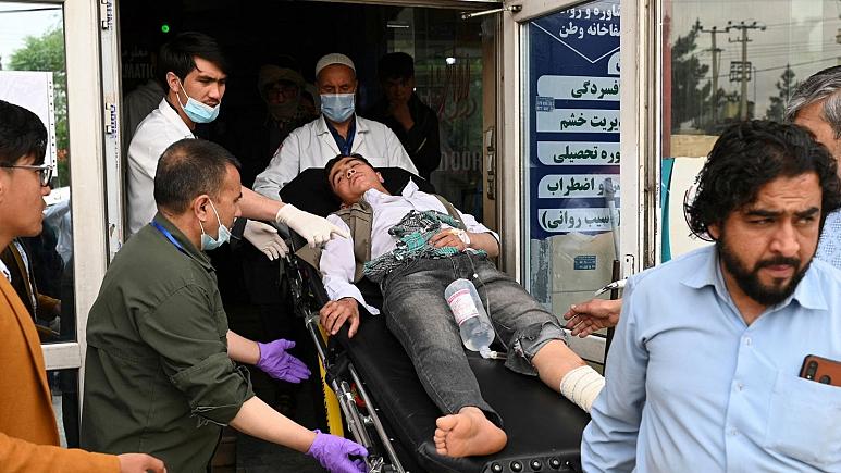 انفجارات تهز مدرسة للبنين في كابول