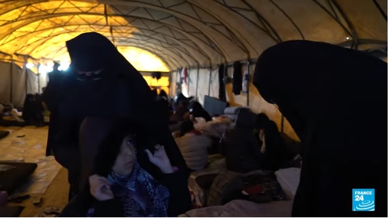 فرنسا تعيد 51 مواطناً من معسكرات داعش في سوريا